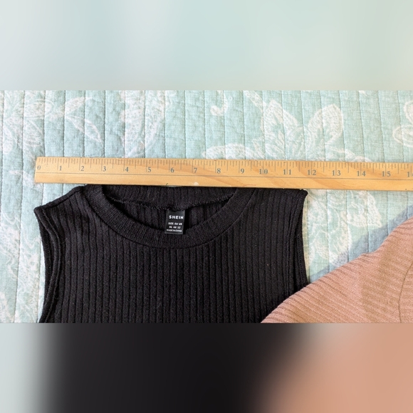 Pair of Ribbed Knit Sleeveless Tops - 2 Pack Black and Tan. Size XL - Picture 6 of 6